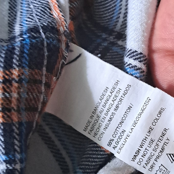 IZOD MEN'S LONG SLEEVE FRONT POCKET COLLARED FLANNEL SHIRT SIZE MEDIUM. - Picture 3 of 4